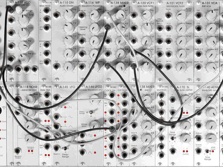 Großer modularer Synthesizer