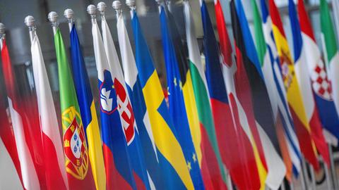Die verschiedenen Flaggen der EU-Mitgliedsstaaten nebeneinander