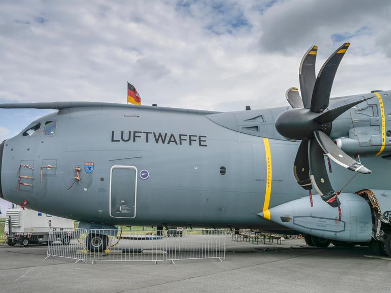 Der Airbus A400M der Deutschen Luftwaffe bei der Internationale Luft- und Raumfahrtausstellung in Berlin am 05.06.2024.