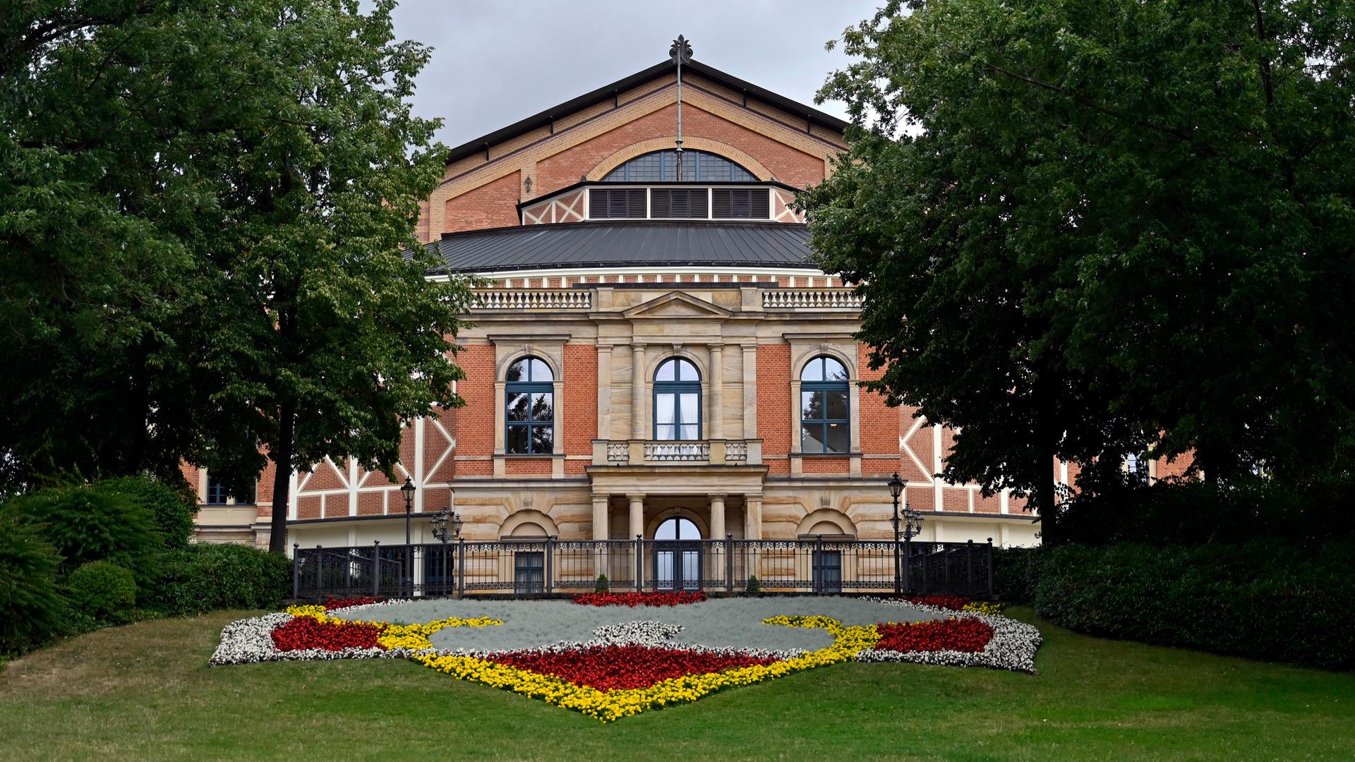 Blick auf das Festspielhaus in Bayreuth 