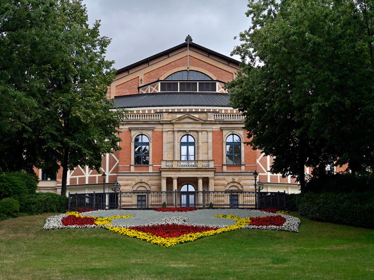 Blick auf das Festspielhaus in Bayreuth 