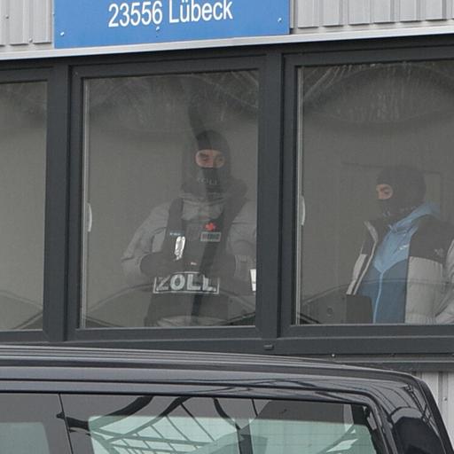 Razzien - Verbotene Russland-Exporte: Verdächtige in U-Haft