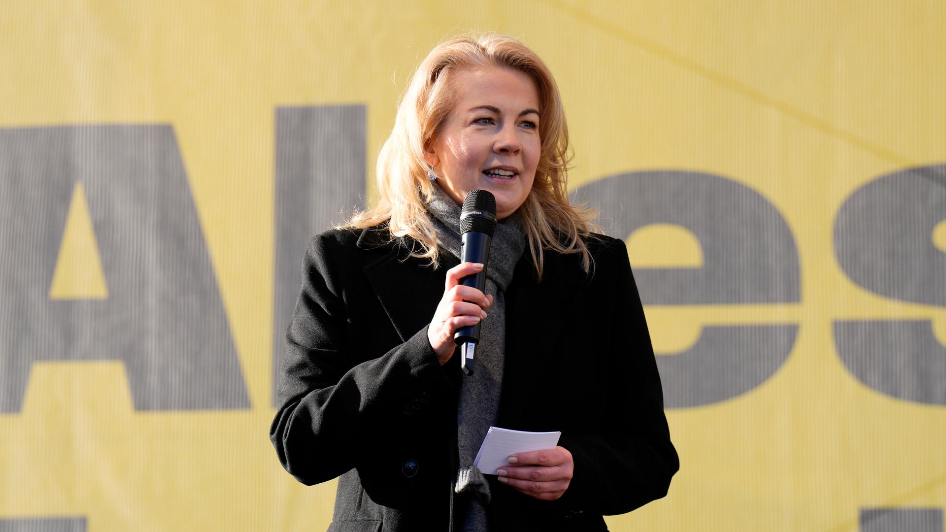 Linda Teuteberg spricht beim Wahlkampfauftakt der FDP zur Bundestagswahl 2025 in Potsdam.