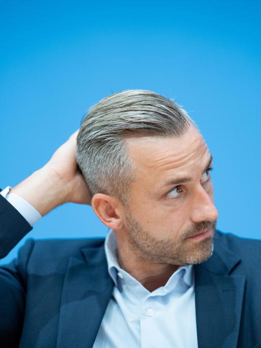 Wahlsieger und AfD-Spitzenkandidat in Sachsen-Anhalt, Ulrich Siegmund, während einer Bundespressekonferenz Wahlsieger und AfD-Spitzenkandidat in Sachsen-Anhalt, Ulrich Siegmund, während einer Bundespressekonferenz