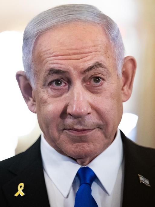 Porträtfoto von Benjamin Netanjahu.