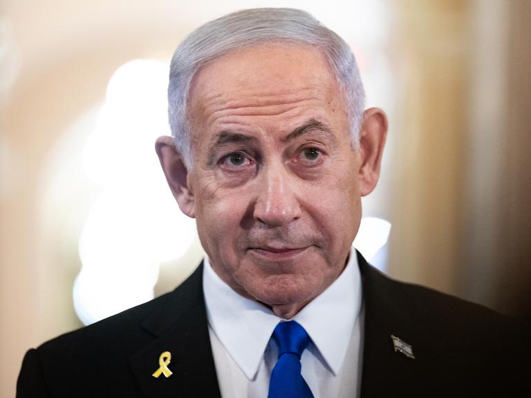Porträtfoto von Benjamin Netanjahu.