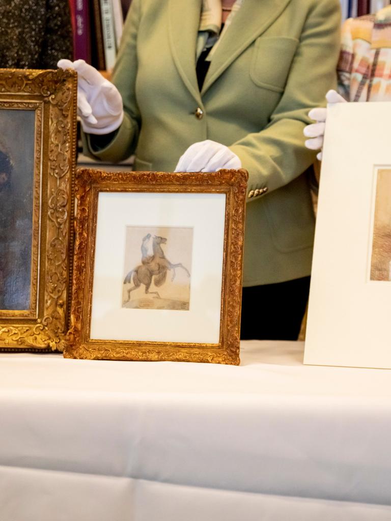 22.1.2023: Drei als NS-Raubkunst identifizierte Kunstwerke bei deren offizieller Rückgabe an die Erbin Armand Dorvilles im Büro der damaligen Kulturstaatsministerin Grütters im Bundeskanzleramt 22.1.2023: Drei als NS-Raubkunst identifizierte Kunstwerke bei deren offizieller Rückgabe an die Erbin Armand Dorvilles im Büro der damaligen Kulturstaatsministerin Grütters im Bundeskanzleramt