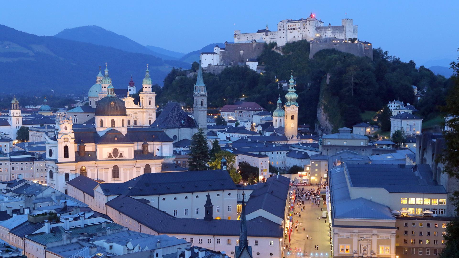 Die Salzburger Altstadt im Abendlicht. Die Salzburger Altstadt im Abendlicht.