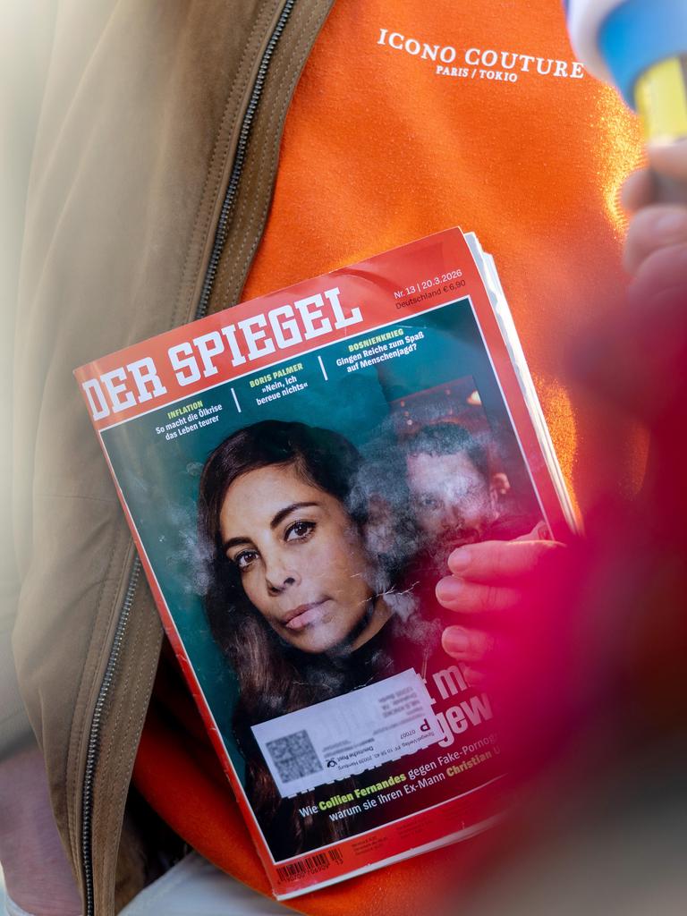 Eine Person hält die aktuelle Ausgabe des Spiegel-Magazins mit der Titelstory um die Vorwürfe von Collien Fernandes gegen Christian Ulmen.