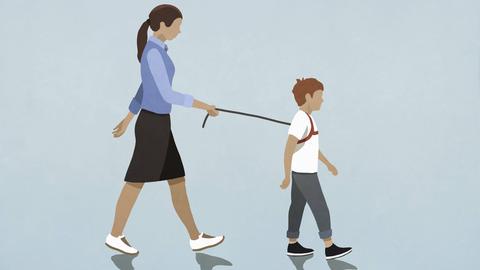 Eine Illustration zeigt eine Frau, die einen Jungen an einem Geschirr an der Leine führt.