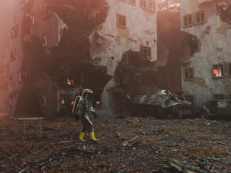 Ein Computer generiertes Bild einer Person in einem Schutzanzug, die durch eine zerstörte Stadt geht. Ein Computer generiertes Bild einer Person in einem Schutzanzug, die durch eine zerstörte Stadt geht.