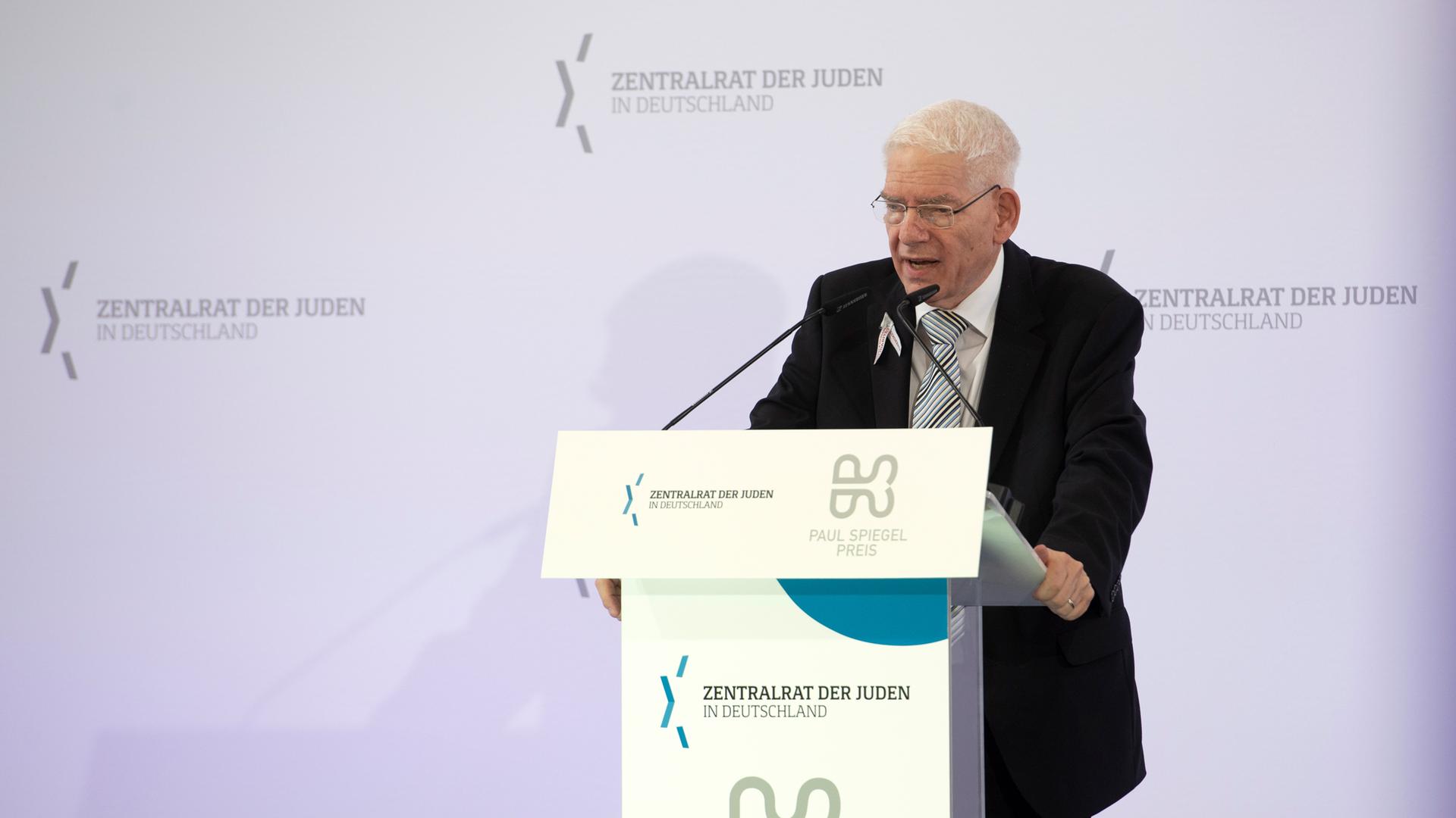 Josef Schuster, Präsident des Zentralrates der Juden, spricht bei der Feier zur Verleihung des Paul-Spiegel-Preises.