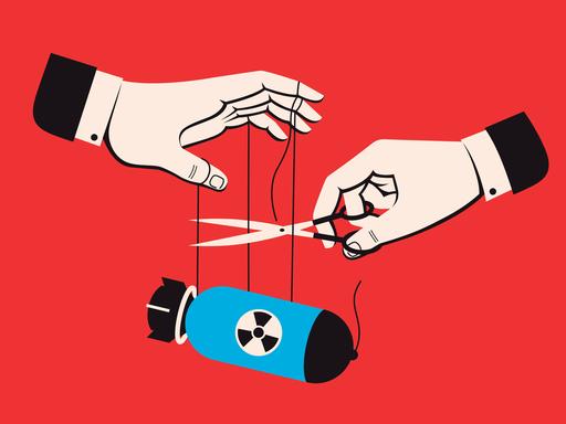 Illustration zweier Hände - eine hält eine Atombombe an vier feinen Fäden, die andere beginnt mit einer Schere, die Fäden durchzuschneiden.