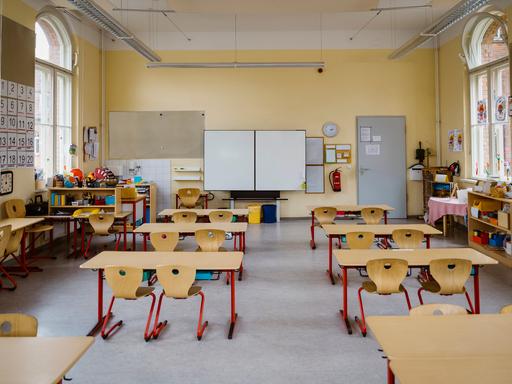 Ein leeres Klassenzimmer in einer Berliner Grundschule.