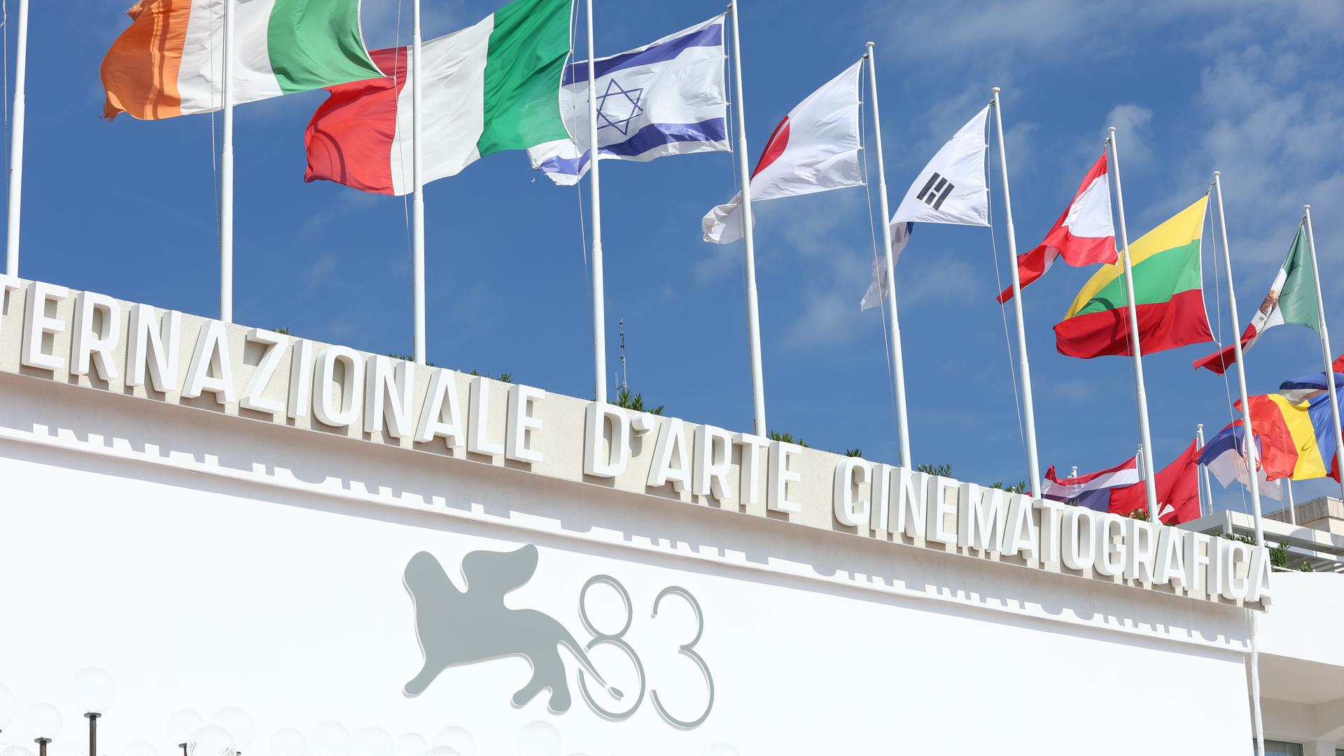 Außenansicht während der 83. Filmfestspiele von Venedig in der Sala Grande auf dem Lido von Venedig Außenansicht während der 83. Filmfestspiele von Venedig in der Sala Grande auf dem Lido von Venedig