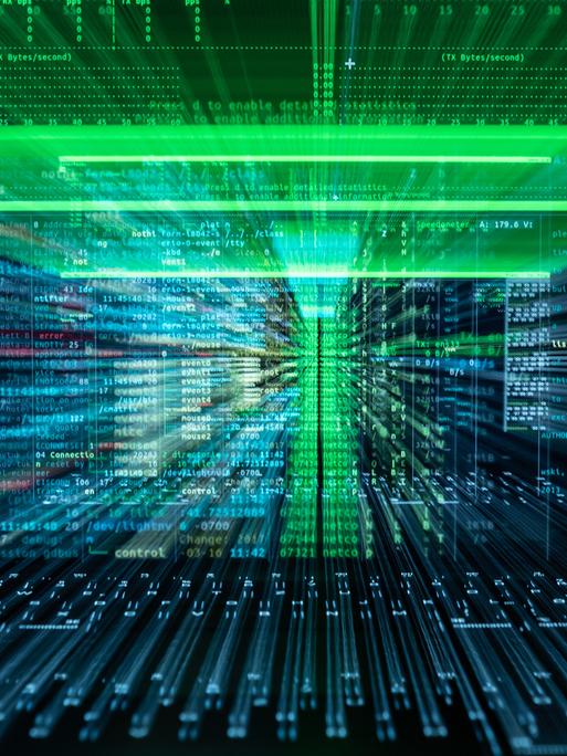 Eine Hackersoftware ist auf einem Laptop geöffnet. Die Aufnahme zeigt durch eine Langzeitbelichtung unscharfem und viele Datennamen. Eine Hackersoftware ist auf einem Laptop geöffnet. Die Aufnahme zeigt durch eine Langzeitbelichtung unscharfem und viele Datennamen.