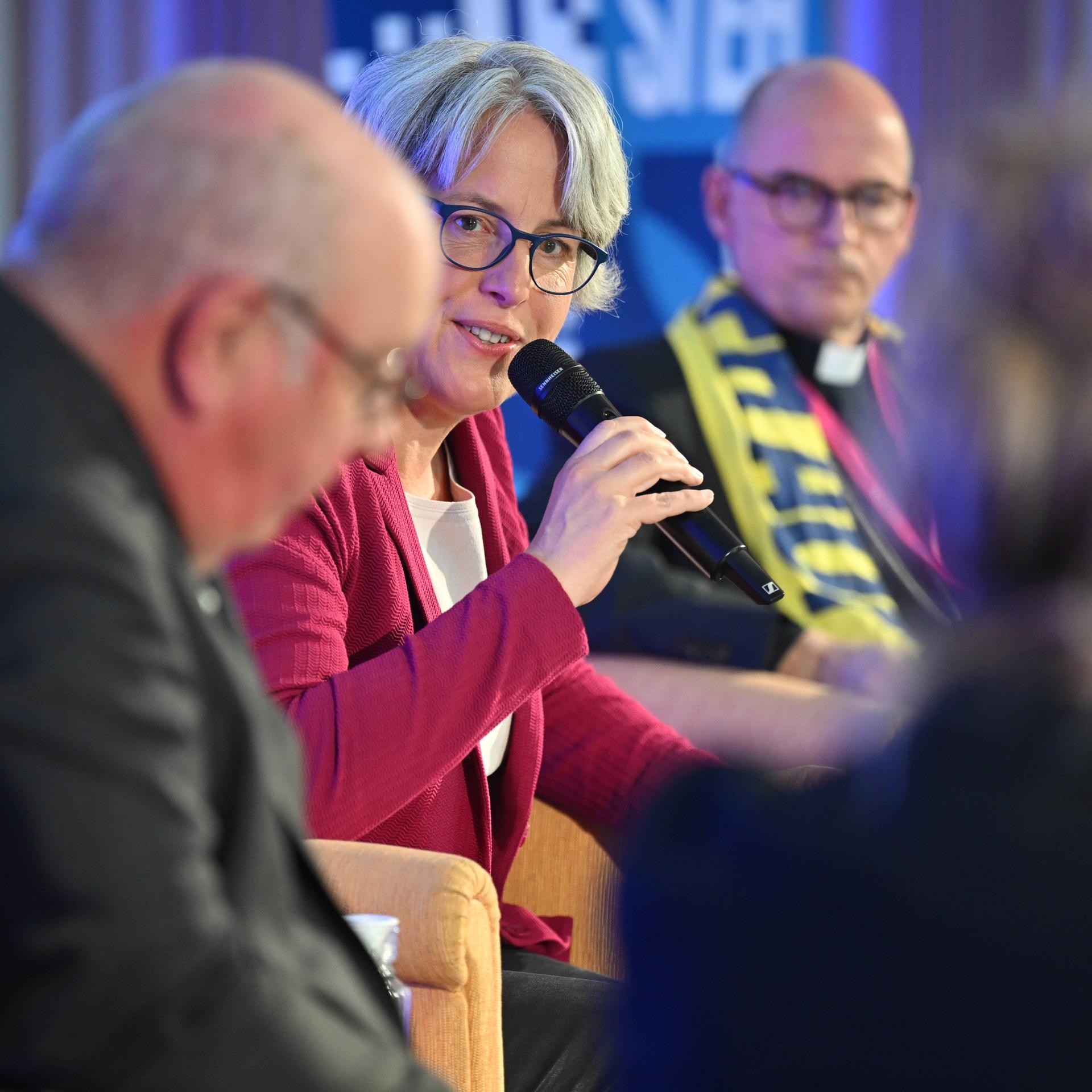 Katholikentag - Claus fordert von Kirchen mehr Druck auf den Staat zur Aufarbeitung sexualisierter Gewalt an Kindern