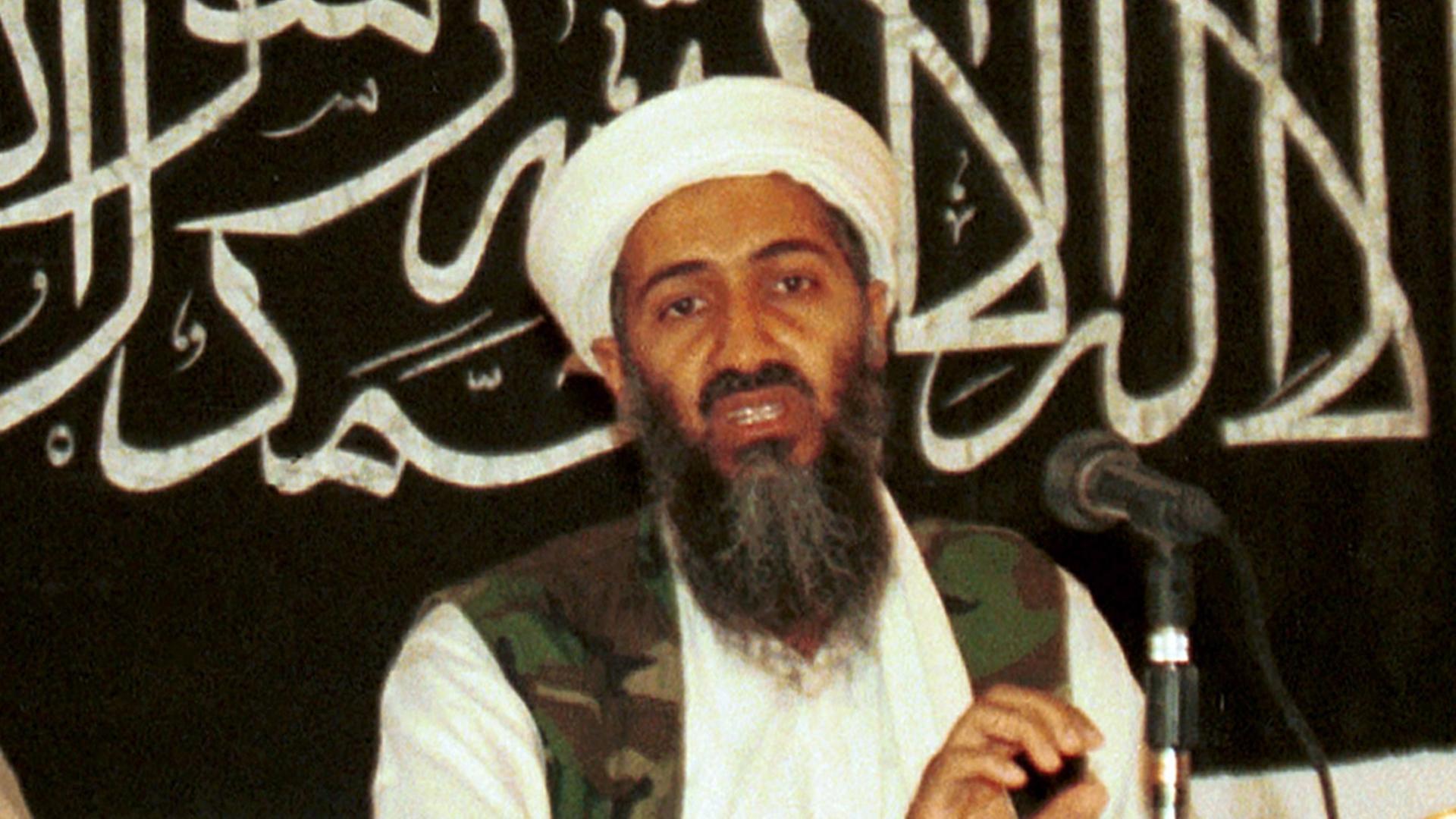 Osama bin Laden bei einer Pressekonferenz in Afghanistan.
