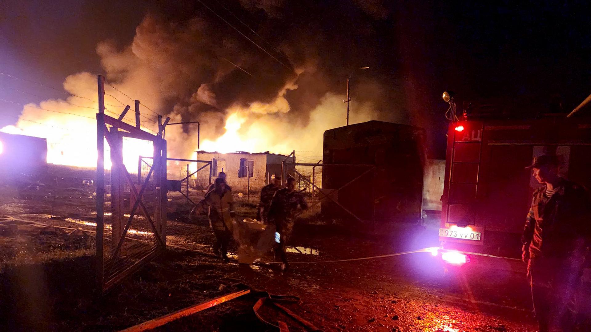 Das Foto zeigt einen Brand an einem Treibstofflager in der Nähe von Stepanakert. Das Foto zeigt einen Brand an einem Treibstofflager in der Nähe von Stepanakert.