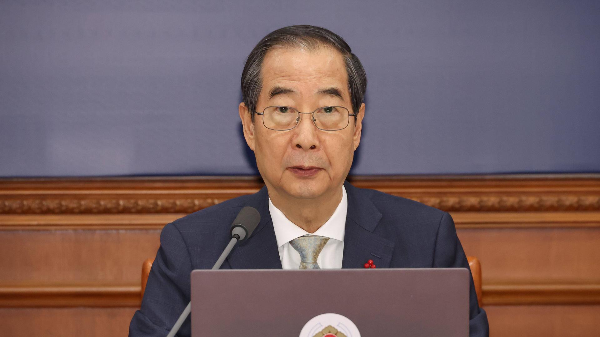 Das Foto zeigt den südkoreanischen Premierminister und amtierenden Präsidenten, Han Duck Soo. Das Foto zeigt den südkoreanischen Premierminister und amtierenden Präsidenten, Han Duck Soo.