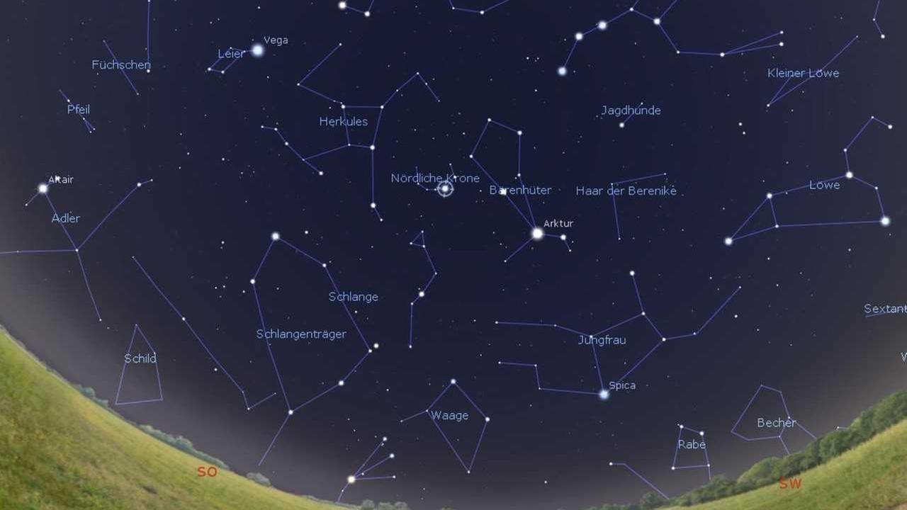 Die Nördliche Krone mit ihrem Hauptstern Gemma (markiert) steht in den Stunden um Mitternacht hoch im Süden. (Stellarium)