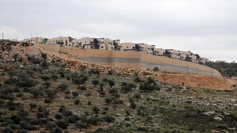 Die israelische Siedlung Ma aleh Yisrael westlich von Salfit im Norden des Westjordanlandes. 

