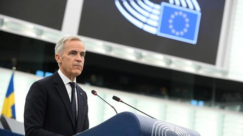 Kanadas Premierminister Mark Carney hält während einer Sitzung im Europäischen Parlament in Straßburg eine Rede. 