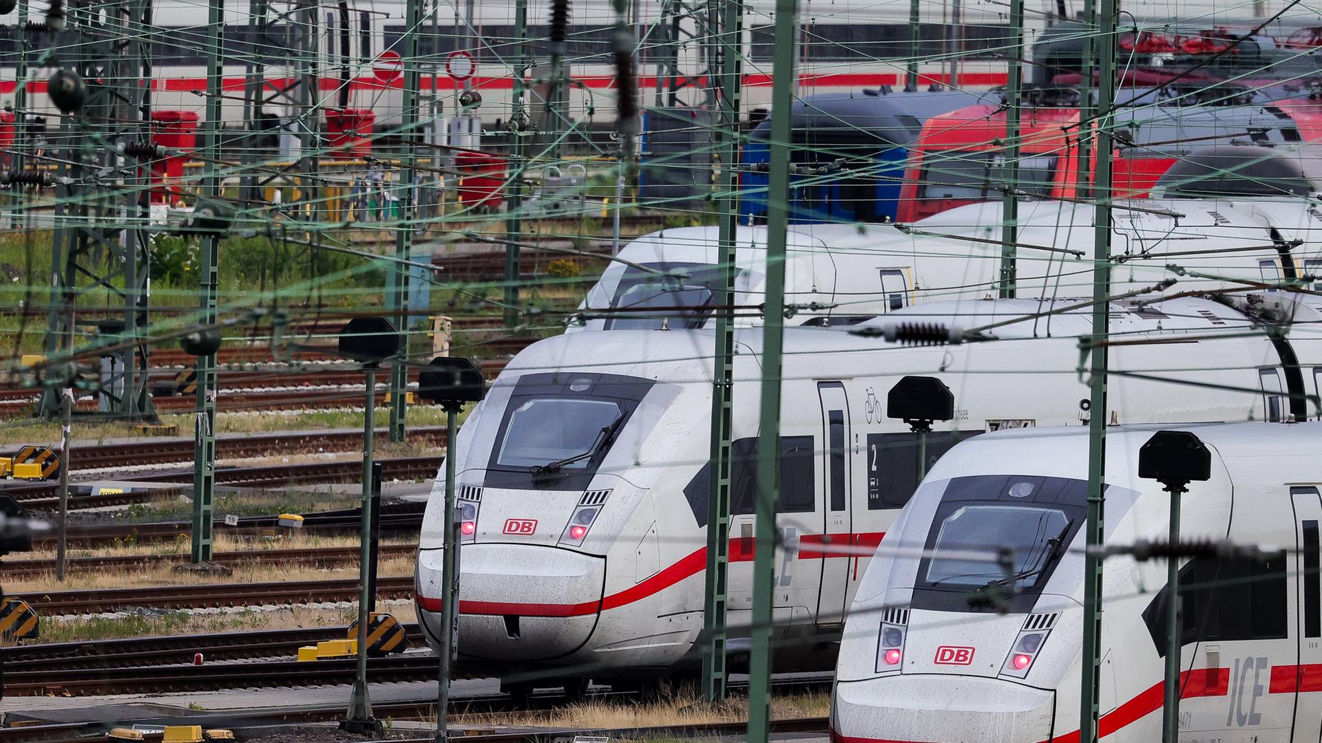 Tarifstreit Bei Der Bahn - EVG-Vorstand Berät über Schlichtungsvorschlag