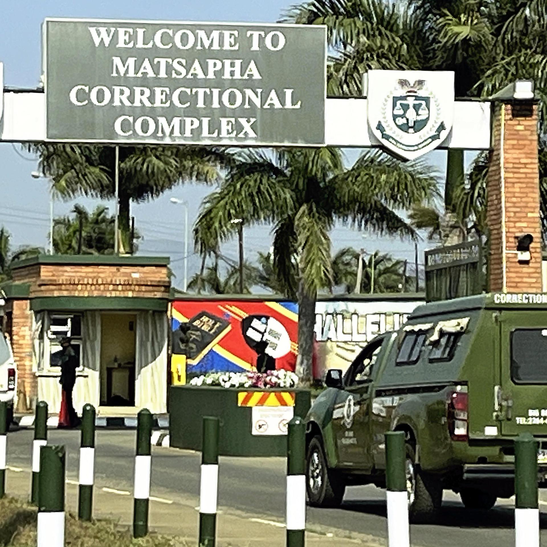 Das Foto zeigt einen Checkpoint eines Straflagers in Eswatini. In dem Gefängnis sitzen Straftäter aus den USA ein, die von der Trump-Regierung in das Land deportiert wurden.