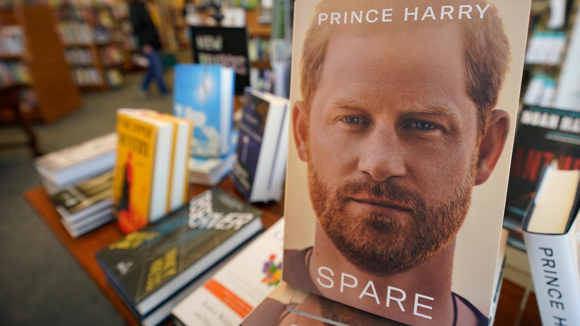 Prinz Harrys Memoiren "Spare" im Buchhandel.