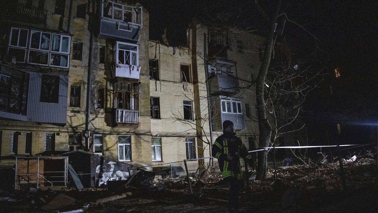 Krieg In Der Ukraine - Acht Feuerwehrleute Verletzt Nach Russischem ...