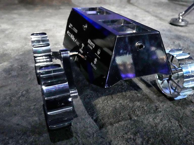 Ein Modell des HAKUTO-R der privaten Mondmission in Japan. 
