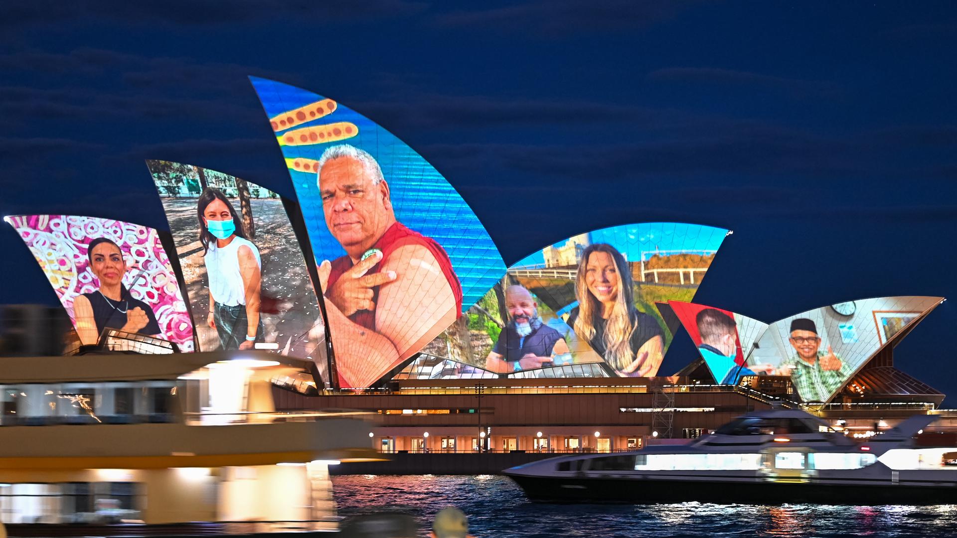 Die Oper von Sydney wird mit Bildern von Geimpften beleuchtet