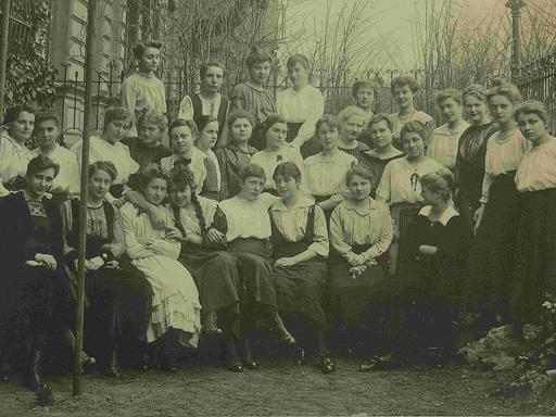 Die Obersekunda der Höheren Mädchenschule in Mainz 1918. 
