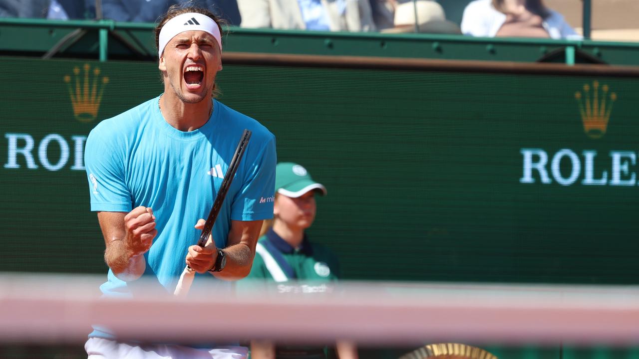 Alexander Zverev jubelt über seinen Sieg mit geballten Fäusten.