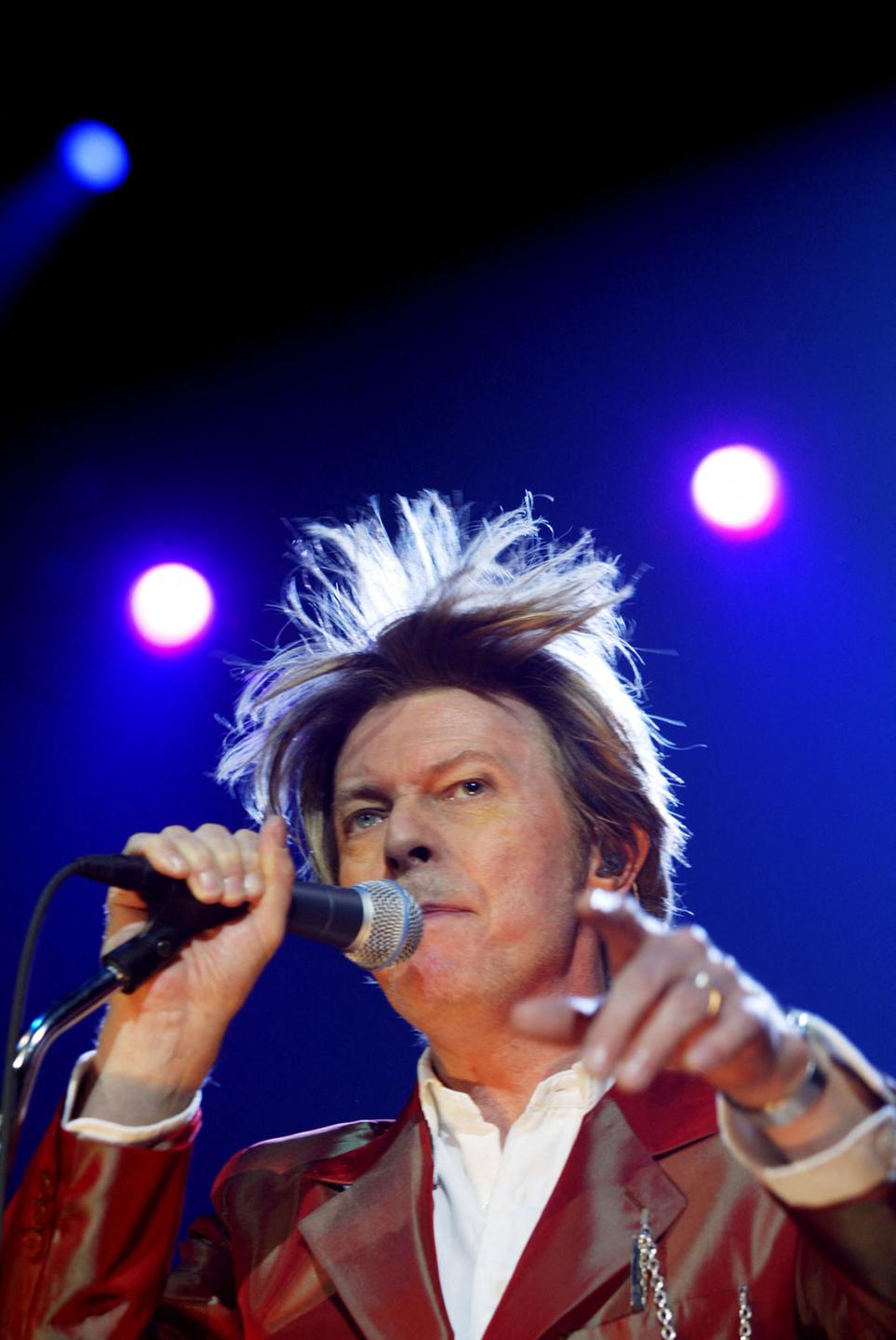 David Bowie beim Auftritt auf der Zénith-Bühne in Paris.
