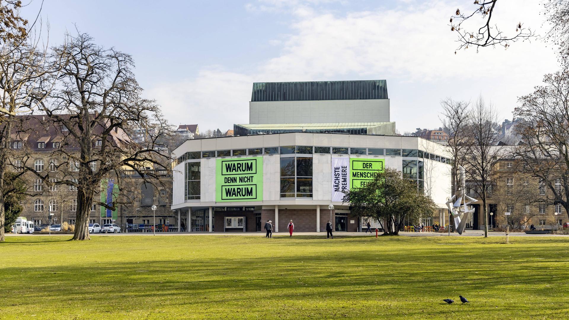 Das Gebäude "Kleines Haus" des Schauspiel Stuttgart im Schlosspark. Das Gebäude "Kleines Haus" des Schauspiel Stuttgart im Schlosspark.