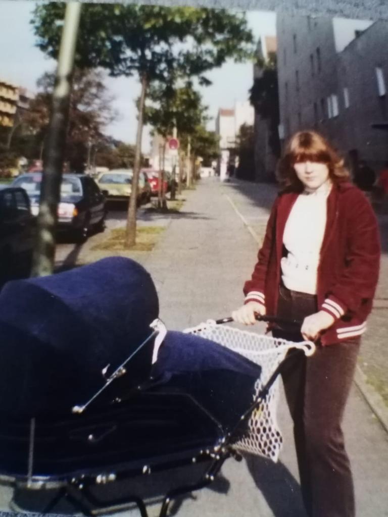 Ute 1981 mit ihrer Tochter.