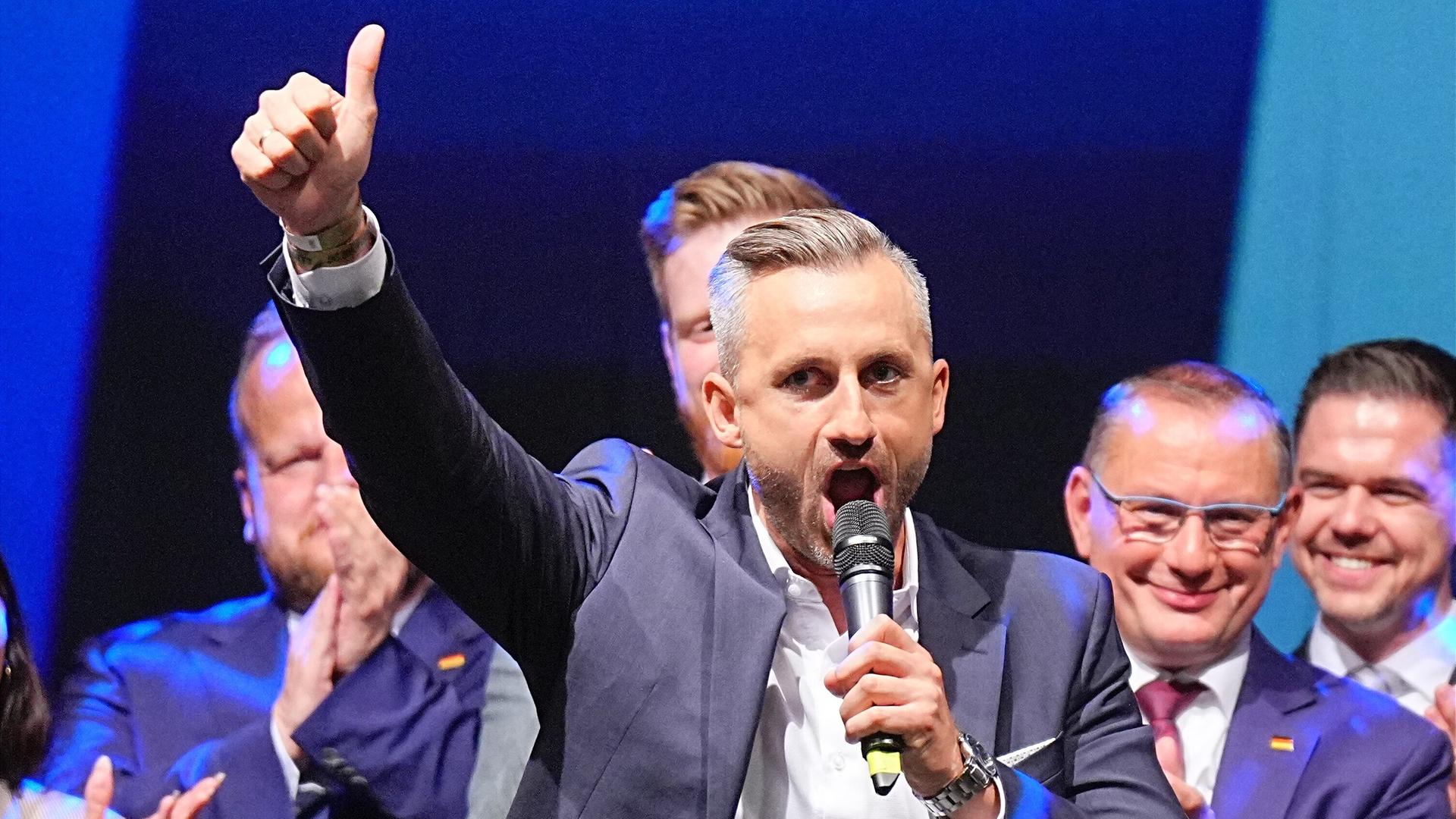 Ulrich Siegmund (AfD), Spitzenkandidat und Co-Vorsitzender der AfD-Landtagsfraktion Sachsen-Anhalt, spricht bei der Wahlparty der AfD.