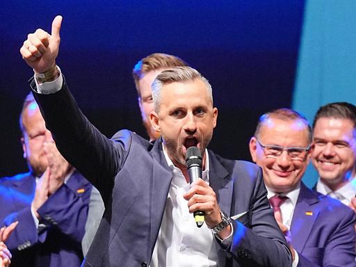 Ulrich Siegmund (AfD), Spitzenkandidat und Co-Vorsitzender der AfD-Landtagsfraktion Sachsen-Anhalt, spricht bei der Wahlparty der AfD. Ulrich Siegmund (AfD), Spitzenkandidat und Co-Vorsitzender der AfD-Landtagsfraktion Sachsen-Anhalt, spricht bei der Wahlparty der AfD.
