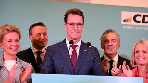 Kommunalwahl NRW - Pressestatement CDU am 14.09.2025 im Gemeindesaal St. Lambertus in Düsseldorf Ministerpräsident Hendrik Wüst ( CDU ) am Rednerpult gibt ein Statement zur Kommunalwahl ab Foto: Revierfoto