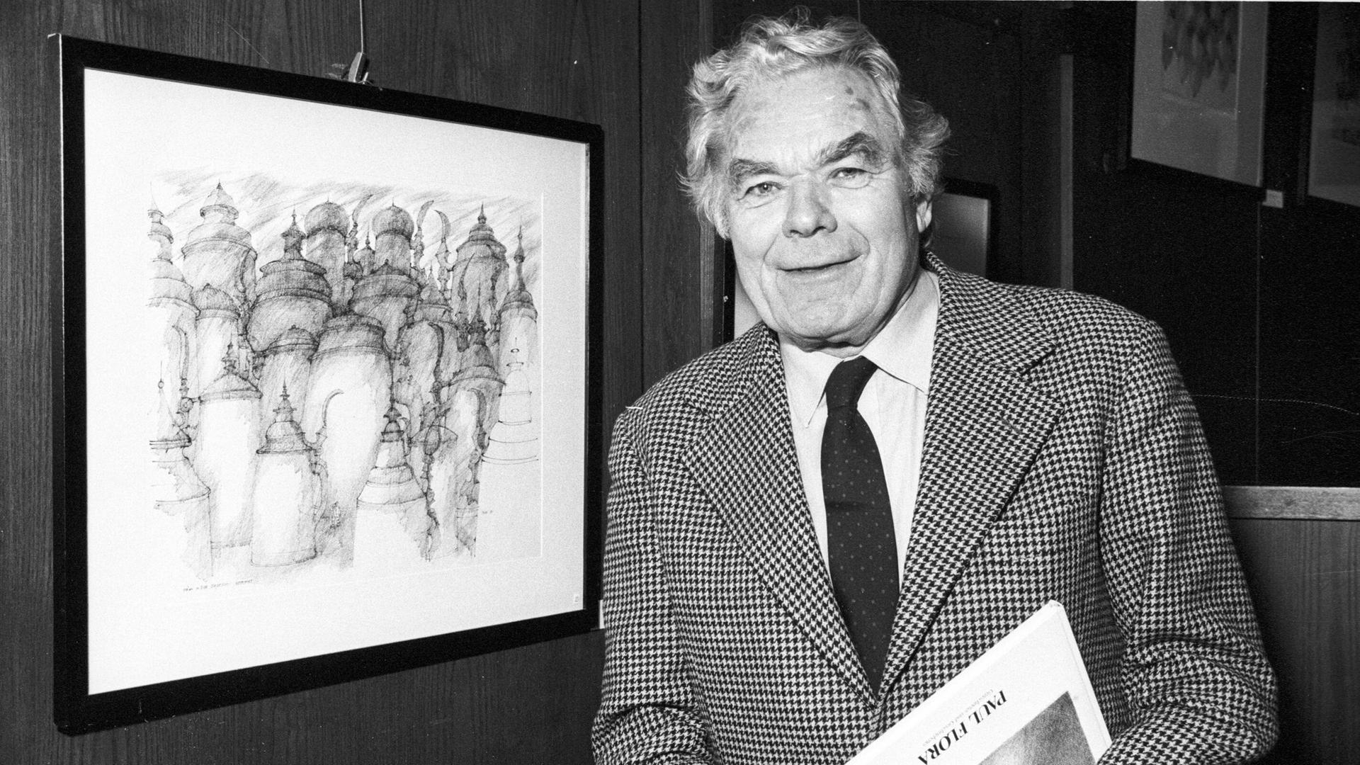 Der österreichische Maler, Zeichner, Grafiker, Illustrator, Karikaturist und Schriftsteller Paul Flora  in einer Aufnahme von 1990