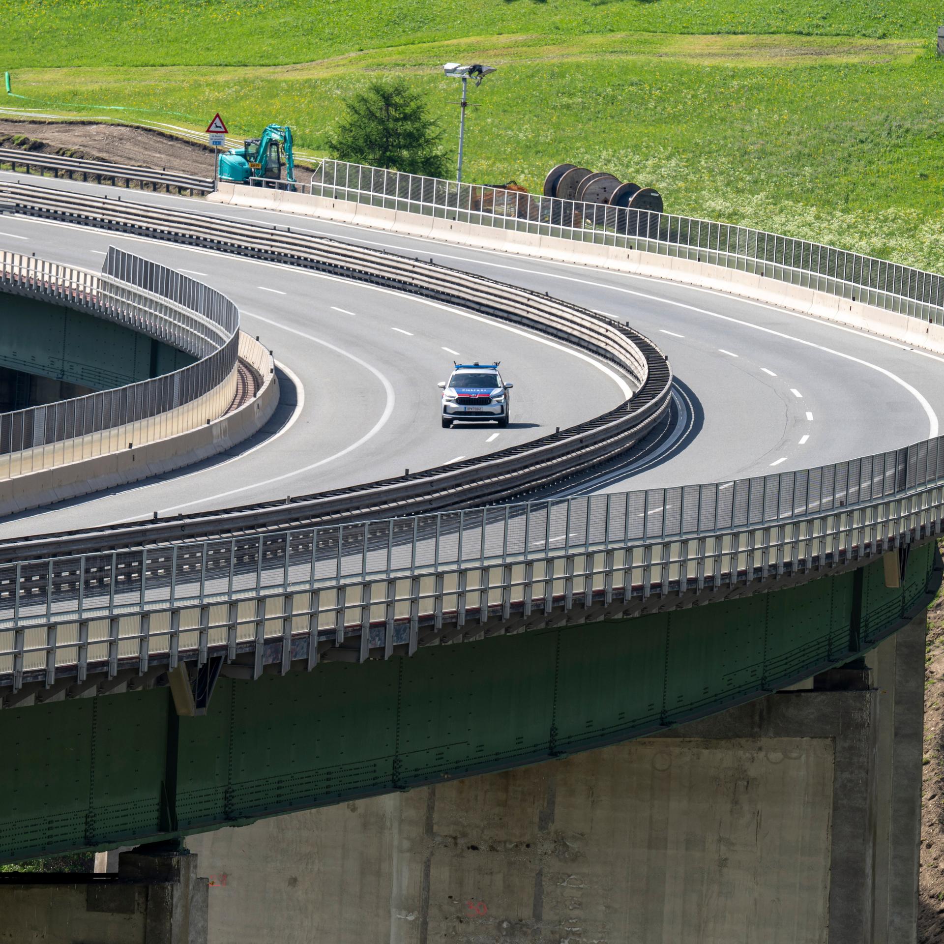 Tirol - Brennerautobahn ganztägig wegen Anwohnerprotest gesperrt - Bürgermeister verteidigt Demonstration