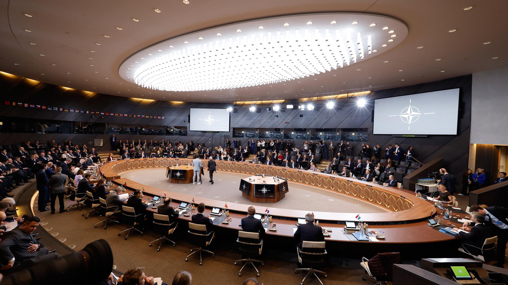 Gesamtansicht des Saals während einer Sitzung des Nordatlantikrats der Außenminister im Nato-Hauptquartier Brüssel. Gesamtansicht des Saals während einer Sitzung des Nordatlantikrats der Außenminister im Nato-Hauptquartier Brüssel.