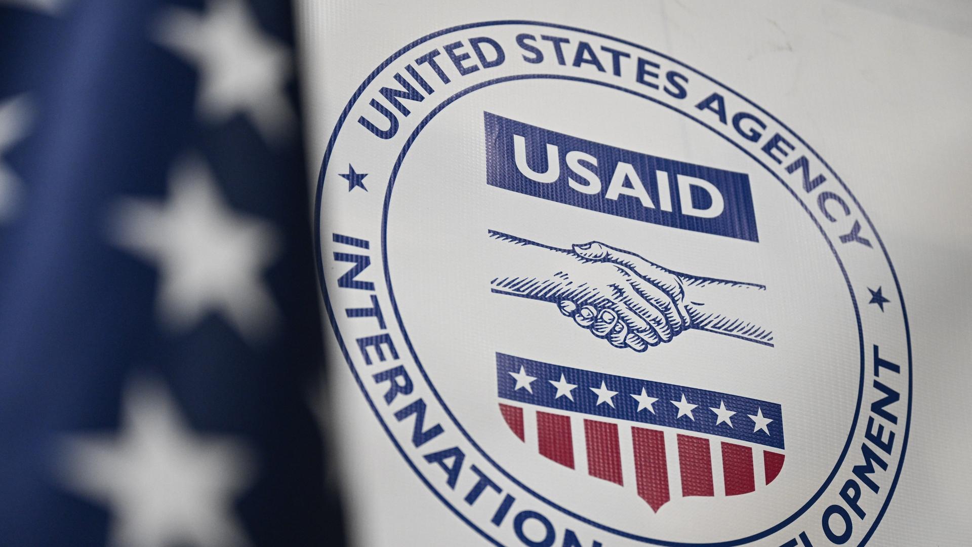 Logo von USAID zeigt zwei Hände, die ineinander greifen. Logo von USAID zeigt zwei Hände, die ineinander greifen.