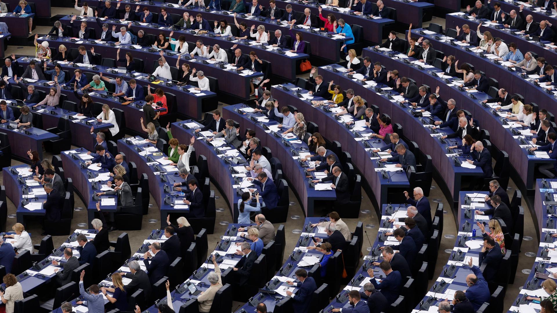 Frankreich, Straßburg: Abgeordnete stimmen im Europäischen Parlament ab.
