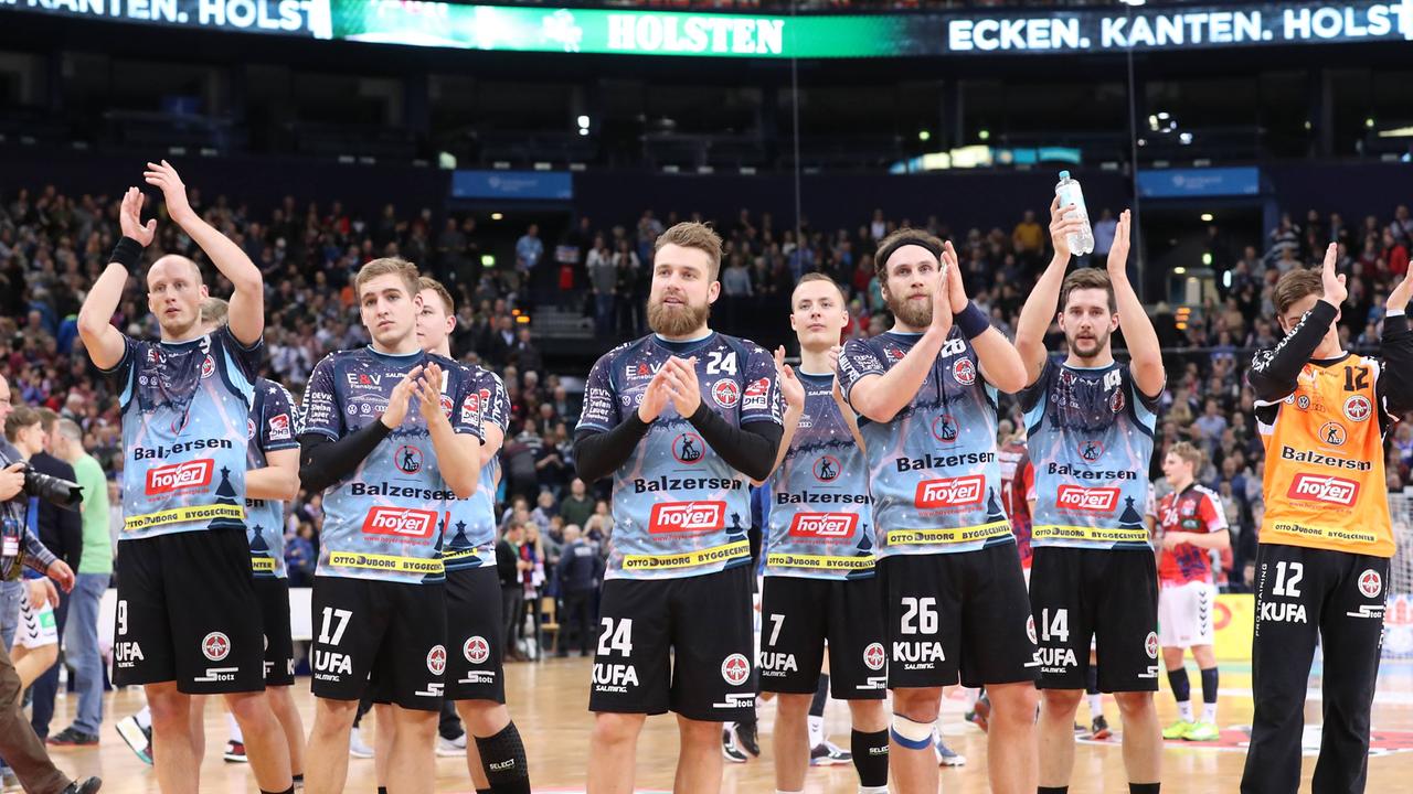 Handball Verein Hamburg - DHK Flensborg, Weltrekordspiel; Hamburg, 26.12.16 Hamburg, 26.12.16, Sport, Handball, Weltrekordspiel, 3. Liga Nord, Saison 2016/2017, Handball Sport Verein Hamburg - DHK Flensborg : Team DHK Dank an die Fans xmmkxHandball Club Hamburg DHK Flensborg Weltrekordspiel Hamburg 26 12 16 Hamburg 26 12 16 Sports Handball Weltrekordspiel 3 League North Season 2016 2017 Handball Sports Club Hamburg DHK Flensborg team DHK Thanks to The supporters xmmkx  