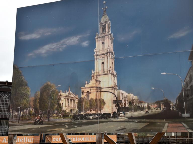 Eine Fotomontage zeigt die Garnisonkirche im heutigen Potsdam (Brandenburg) am historischen Standort.