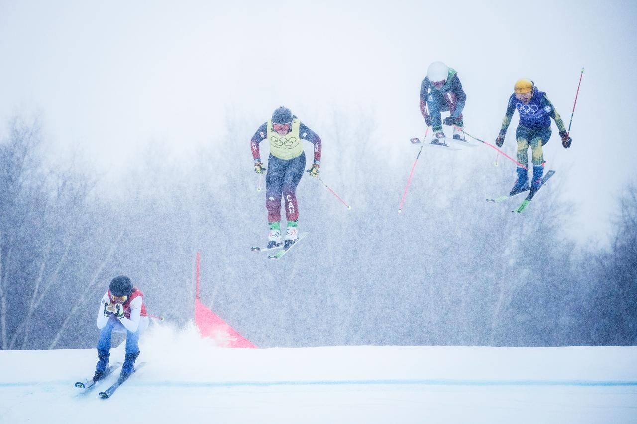Fanny Smith, links, und Daniela Maier nebeneinander beim Skicross-Finale.
