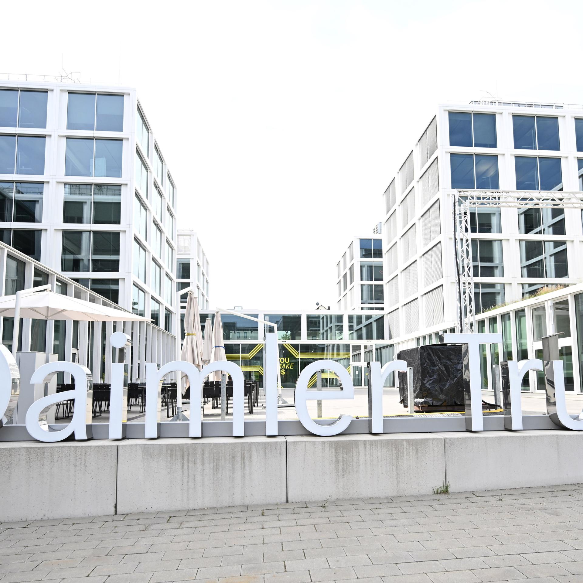 Rüstungsindustrie - Großauftrag für Daimler Truck: 7.000 militärische Lkw für französische Armee